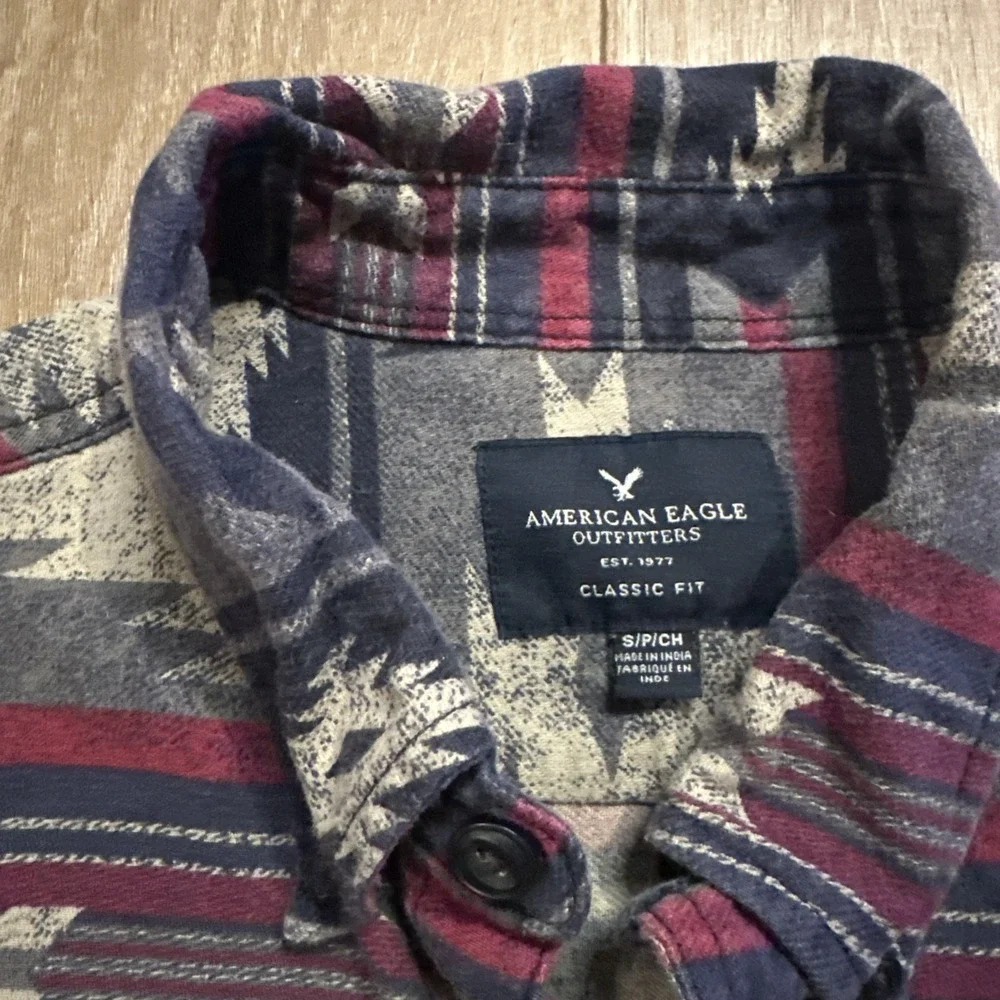 American Eagle AE Aztec Shirt Men's Small‎ Button Up Western Southwest All Over